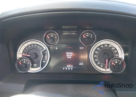 2017 Ram 1500 Sport 4X2 6'4 Box z USA, uszkodzony, nr VIN 3C6JR6CT6HG592537